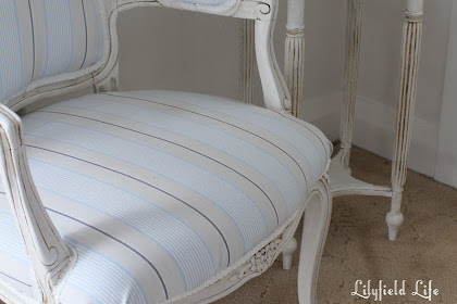 Lilyfield Life: Starters\u002639; Guide: how to Antique Painted
Furniture using Dark Wax
