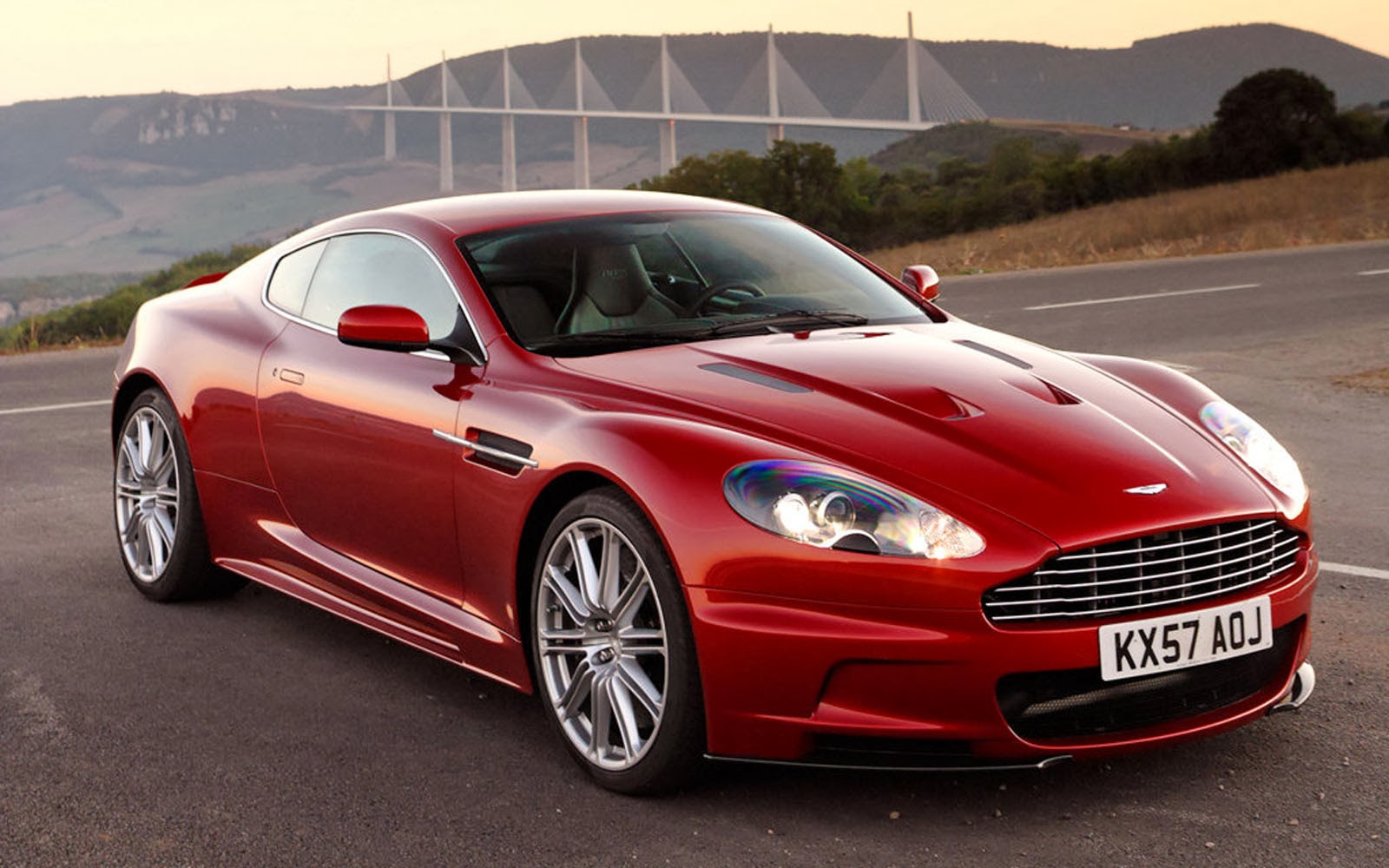 wallpapers: Aston Martin DBS Wallpapers