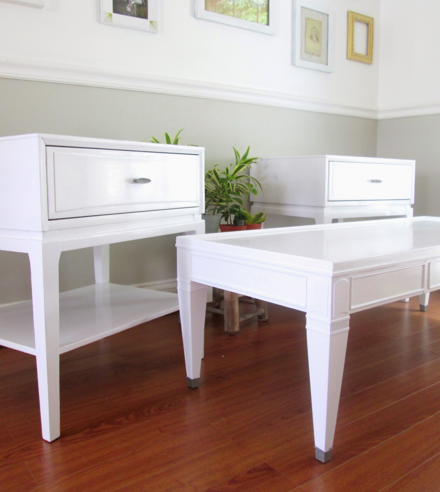 Chelsea's Garage Stunning White Lacquered Set