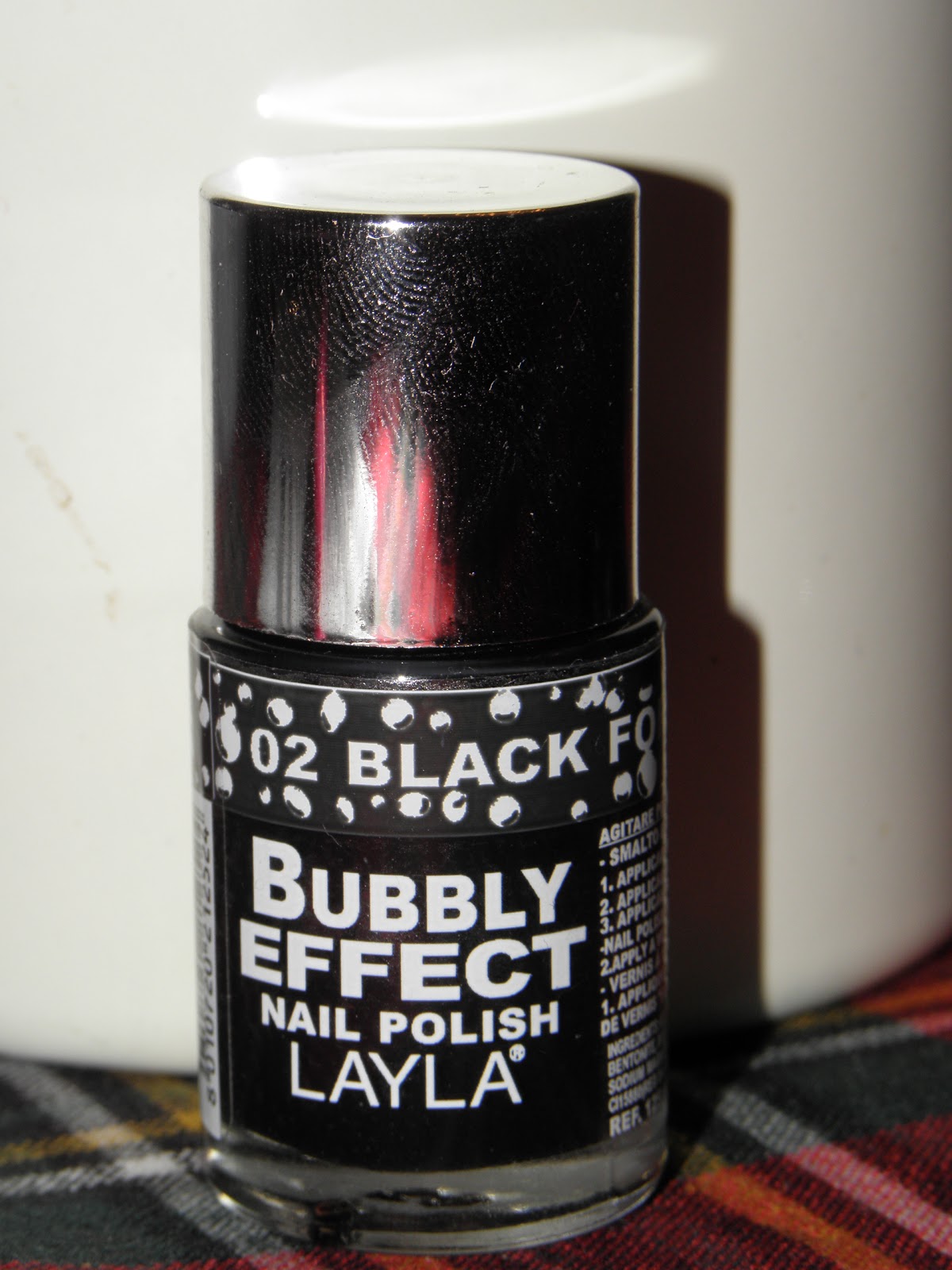 MORE OR LESS Bubbly effect nail polish Layla