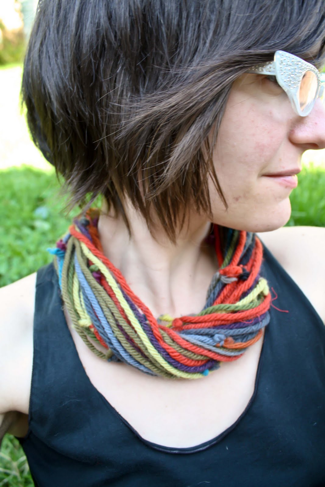 neeka knits Scrap Yarn "Necklace" Tutorial