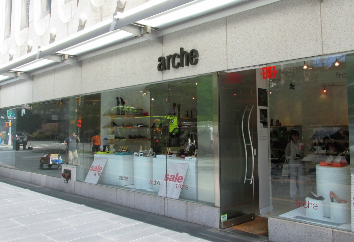 Midtown Blogger/Manhattan Valley Follies Arche shoes