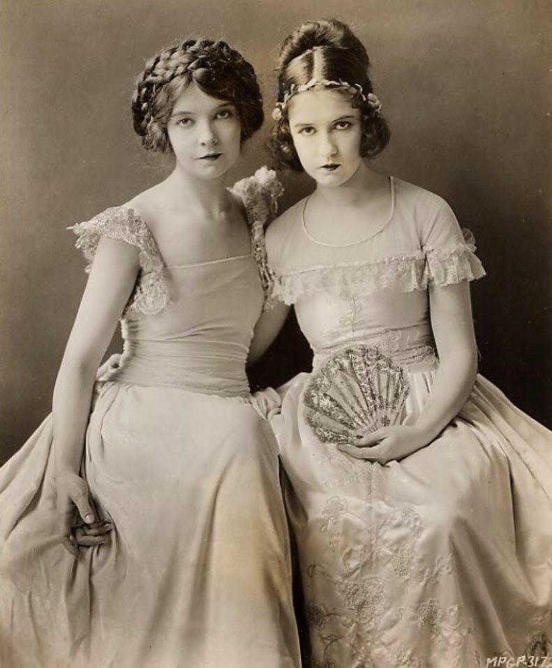 Stunning Image of Lillian Gish and Dorothy Gish in 1924 