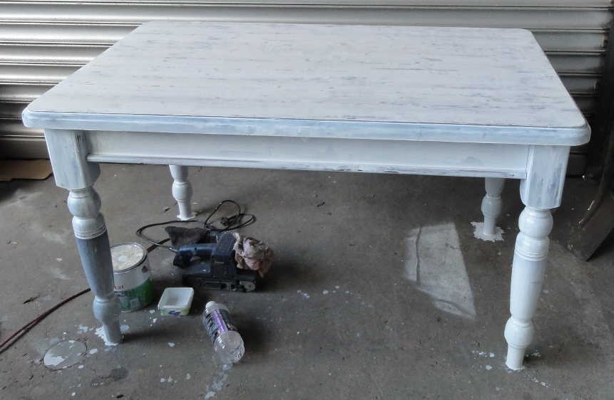 Shabby Chic & Brocante : Esstisch aufpimpen I