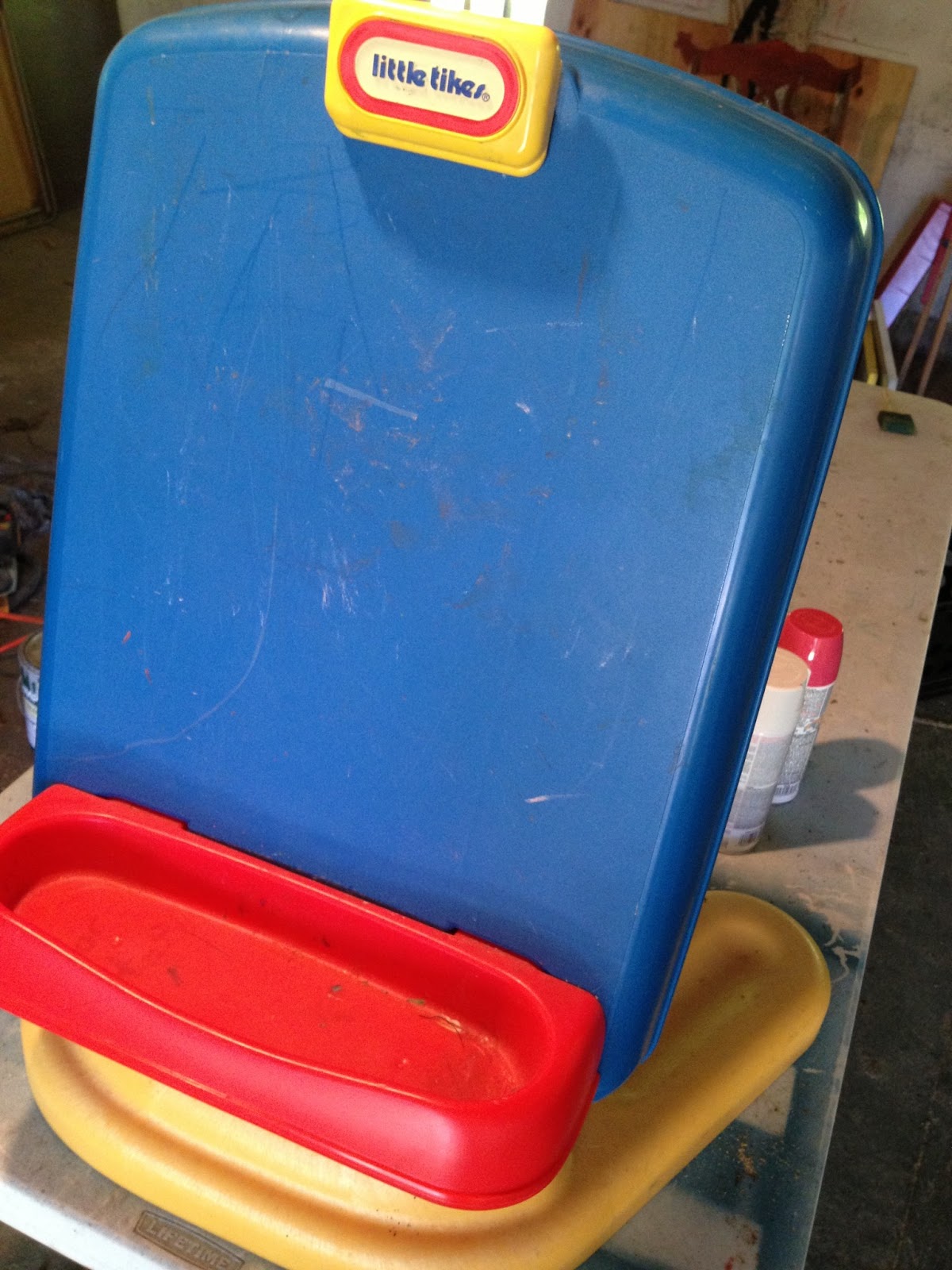 blackflipflops Plastic Little Tikes Easel Makeover!