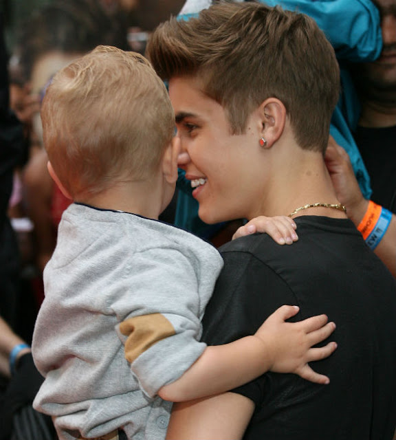 Justin Bieber Acoustic Live: Love Being Your Brother&rsquo;: Justin Bieber