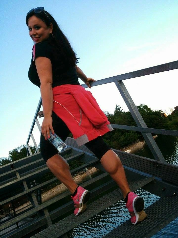  WOMEN's muscular ATHLETIC LEGS especially CALVES daily update