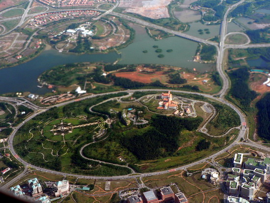 worlds-largest-roundabout-putrajaya-malaysia.jpg