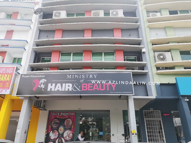 Potong, Cuci dan Blow Rambut Murah di Ministry Hair & Beauty Ara Damansara - Hai korang, adesss lama betul mummy nak cari mood dan idea untuk entri Potong, Cuci dan Blow Rambut Murah di Ministry Hair & Beauty Ara Damansara. Mummy ini...ada masa nak update blog bukan ikut mood je, tapi ikut tajuk jugak hahaha. Kalau rasa excited dengan tajuk tertentu tu, memang lajulah update blog. Kalau lama dah tinggalkan aktiviti tu dan duduk dalam blog draft lama sangat , memang mengundang kemalasan hahaha. Okay sebelum cerita Potong, Cuci dan Blow Rambut Murah di Ministry Hair & Beauty Ara Damansara basi. Jom lah kita kasi perabihkan cerita ini. Sebenarnya, mummy dapat murah semua ni sebab beli kupon online di FAVE Potong, Cuci dan Blow Rambut Murah di Ministry Hair & Beauty Ara Damansara Tadaaaa. nilah kedainya. Dulu kedai Ministry Hair & Beauty Ara Damansara dalam Tesco Ara Damansara. Mummy pernah ceritakan dalam blog di http://www.azlindaalin.com/2018/10/sesi-cantikkan-kuku-manicure-pedicure-murah-di-ara-damansara.html Harga asal untuk gunting rambut, cuci dan blow adalah sebanyak RM45, selepas diskaun harganya RM18. Dah cukup murah bagi mummy RM18 ni. Tup..tup mummy dapat cash back (dari penggunaan FAVE sebelum ini sebanyak RM10.20 makanya. Untuk gunting, cuci dan blow rambut mummy hanya di kenakan RM7.80 je ! Resit, berbaloi ! dahla murah, ada cash back untuk next purchase pulak Alang-alang dapat harga murah, pi sambung pulak buat manicure padicure. Raya hari tu, fully booked. Selalunya nak raya mummy ni suka cantikkan diri. Lepas raya pun boleh lah ! Nak belek kuku tangan kaki kat rumah secara details memang tak ada masalah ! Siap potongkan kuku dan bersihkan kuku. Tinggal sendiri untuk maintain je nanti Dah siap, kilat dan bersih dah kuku ! Kaki pulak, kuku kaki ni mummy suka buat padicure je. Malas nak belek sendiri kat rumah. Bolehlah sebulan sekali buat, kan ! Total buat manicure padicure mummy ini hanya RM28 je ! 1 kuku barharga RM1++ je. Mummy ni selalu meeting dan berjumpa dengan orang. Jadi...bagi mummy untuk jaga penampilan kuku ini amat penting juga. Korang nak voucher RM5 dari Fave? Kalau nak...korang klik je link kat bawah ini ye. Nanti dah ada RM5, bolehlah try servis di FAVE. Bukan je ada beauty services, ada foos, dining, hotel, massage dan banyak lagi voucher murah yang boleh dapat di sana. Fave ni nama lamanya adalah Groupon. Siapa pernah dengar tentang Groupon? https://myfave.com/invite/N0RHQ?city=kuala-lumpur Potong, Cuci dan Blow Rambut Murah di Ministry Hair & Beauty Ara Damansara - Hai korang, adesss lama betul mummy nak cari mood dan idea untuk entri Potong, Cuci dan Blow Rambut Murah di Ministry Hair & Beauty Ara Damansara. Mummy ini...ada masa nak update blog bukan ikut mood je, tapi ikut tajuk jugak hahaha. Kalau rasa excited dengan tajuk tertentu tu, memang lajulah update blog. Kalau lama dah tinggalkan aktiviti tu dan duduk dalam blog draft lama sangat , memang mengundang kemalasan hahaha. Okay sebelum cerita Potong, Cuci dan Blow Rambut Murah di Ministry Hair & Beauty Ara Damansara basi. Jom lah kita kasi perabihkan cerita ini. Sebenarnya, mummy dapat murah semua ni sebab beli kupon online di FAVE Potong, Cuci dan Blow Rambut Murah di Ministry Hair & Beauty Ara Damansara Tadaaaa. nilah kedainya. Dulu kedai Ministry Hair & Beauty Ara Damansara dalam Tesco Ara Damansara. Mummy pernah ceritakan dalam blog di http://www.azlindaalin.com/2018/10/sesi-cantikkan-kuku-manicure-pedicure-murah-di-ara-damansara.html Harga asal untuk gunting rambut, cuci dan blow adalah sebanyak RM45, selepas diskaun harganya RM18. Dah cukup murah bagi mummy RM18 ni. Tup..tup mummy dapat cash back (dari penggunaan FAVE sebelum ini sebanyak RM10.20 makanya. Untuk gunting, cuci dan blow rambut mummy hanya di kenakan RM7.80 je ! Resit, berbaloi ! dahla murah, ada cash back untuk next purchase pulak Alang-alang dapat harga murah, pi sambung pulak buat manicure padicure. Raya hari tu, fully booked. Selalunya nak raya mummy ni suka cantikkan diri. Lepas raya pun boleh lah ! Nak belek kuku tangan kaki kat rumah secara details memang tak ada masalah ! Siap potongkan kuku dan bersihkan kuku. Tinggal sendiri untuk maintain je nanti Dah siap, kilat dan bersih dah kuku ! Kaki pulak, kuku kaki ni mummy suka buat padicure je. Malas nak belek sendiri kat rumah. Bolehlah sebulan sekali buat, kan ! Total buat manicure padicure mummy ini hanya RM28 je ! 1 kuku barharga RM1++ je. Mummy ni selalu meeting dan berjumpa dengan orang. Jadi...bagi mummy untuk jaga penampilan kuku ini amat penting juga. Korang nak voucher RM5 dari Fave? Kalau nak...korang klik je link kat bawah ini ye. Nanti dah ada RM5, bolehlah try servis di FAVE. Bukan je ada beauty services, ada foos, dining, hotel, massage dan banyak lagi voucher murah yang boleh dapat di sana. Fave ni nama lamanya adalah Groupon. Siapa pernah dengar tentang Groupon? https://myfave.com/invite/N0RHQ?city=kuala-lumpur