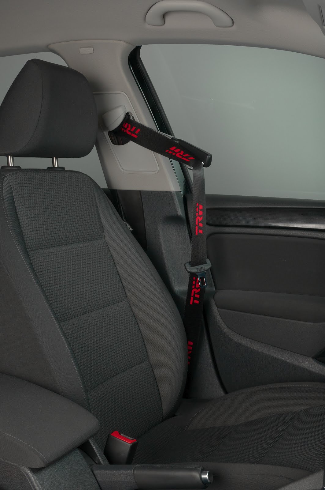 Voiture du Futur: TRW rend la ceinture de sécurité plus confortable