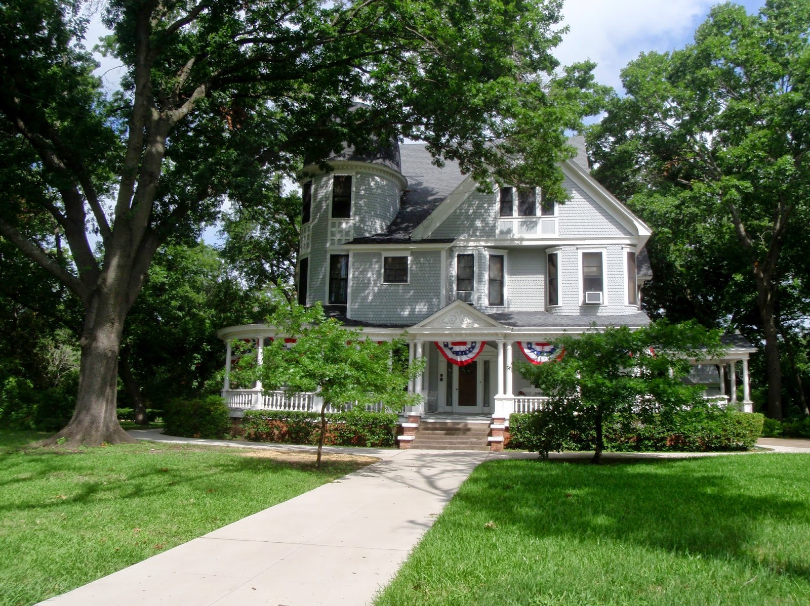 Pedal Pushers Waxahachie The Gingerbread City