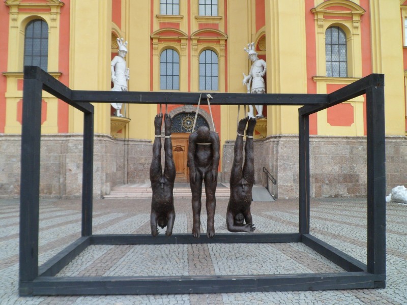 During this year's Lent Stift Wilten put three naked bronze figures in front
