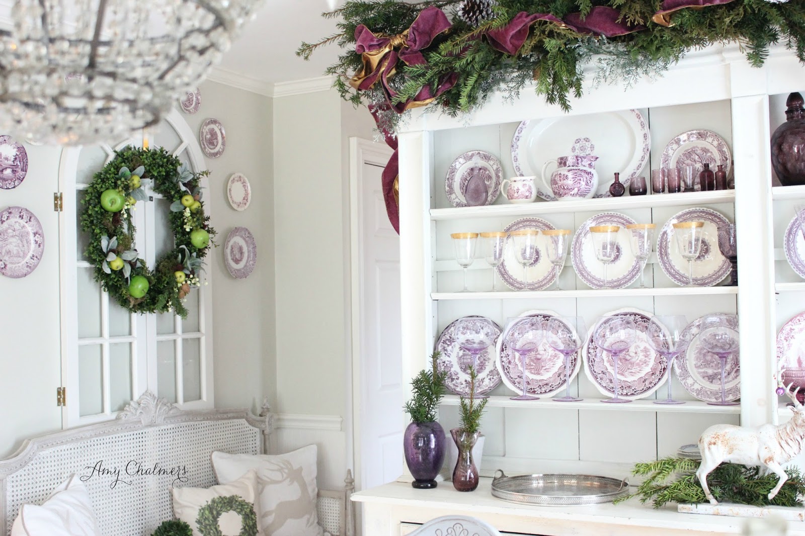 Maison Decor The Christmas Hutch
