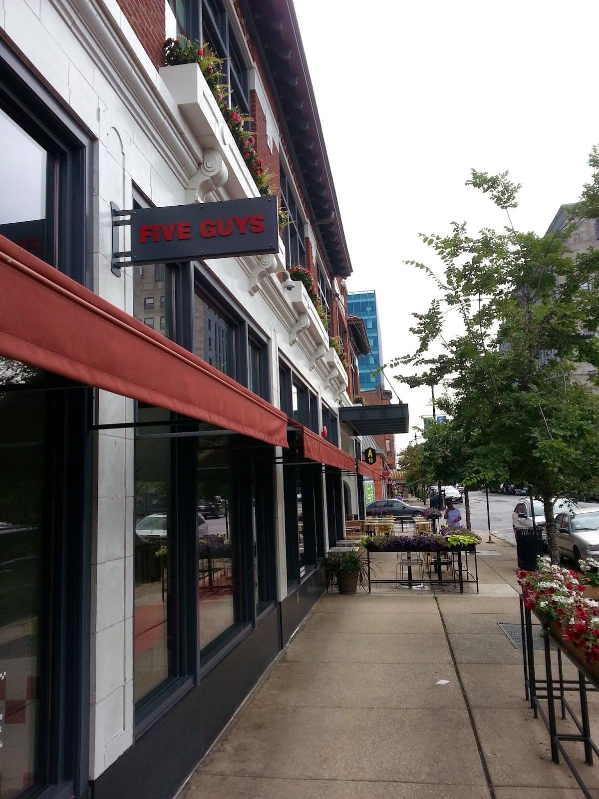 The Chicago Real Estate Local Photos! Meeting a client on East 53rd