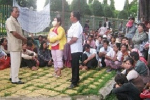 Kampong Thom villagers protest for Land Rights in 2011