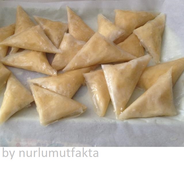 NURLUMUTFAKTA !!! BAKLAVALIK YUFKADAN PEYNİRLİ MUSKA BÖREĞİ