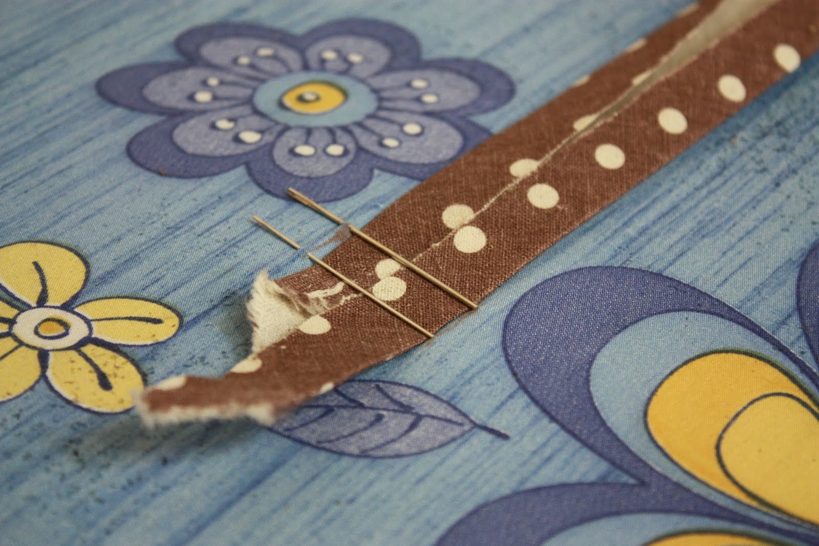 Beeinspired Bias tape tutorial (without a bias tape maker)