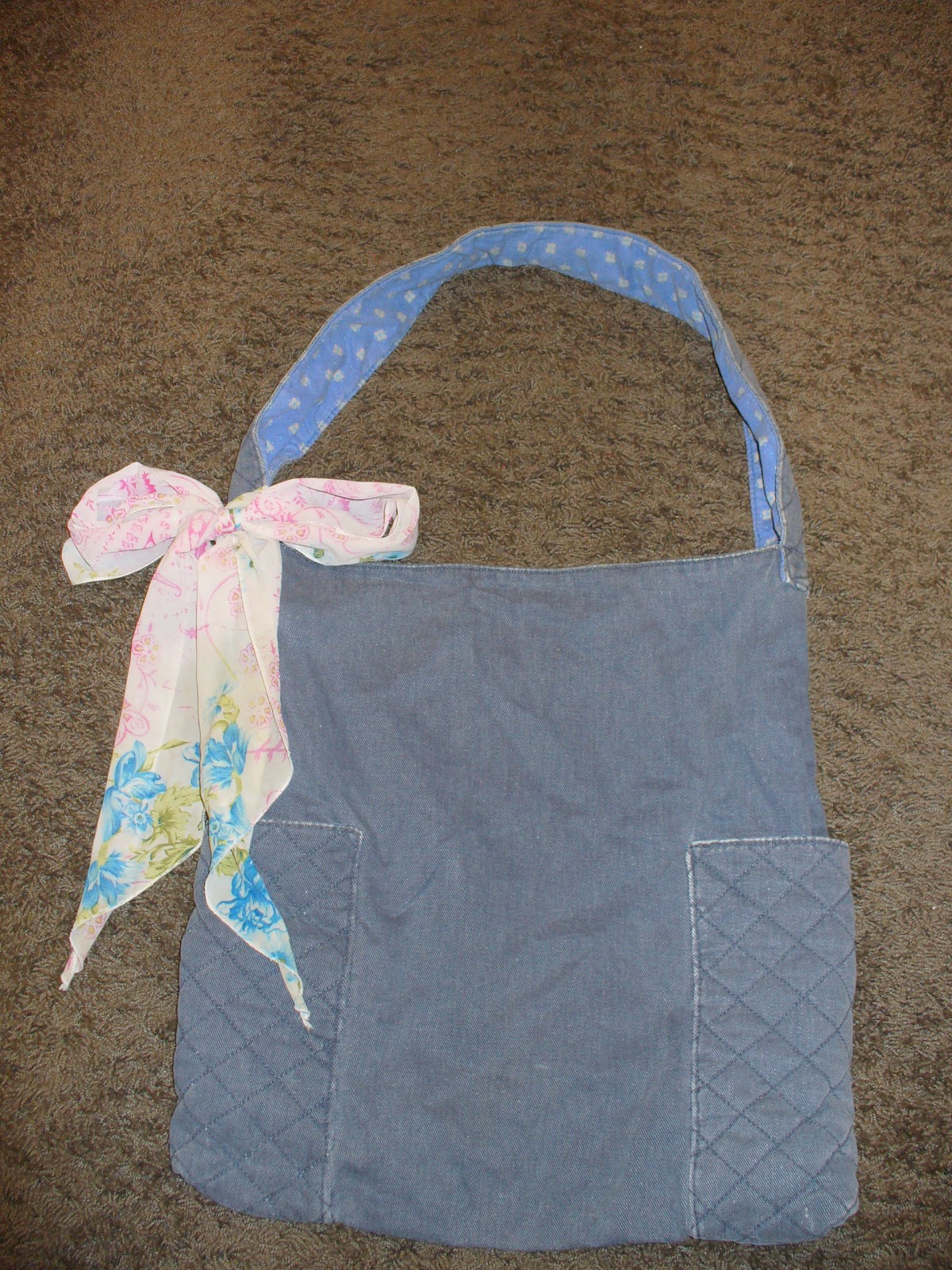 Kai Leigh Bow 22 Ways to Make a Boring Bag Exciting Using Only a Scarf.