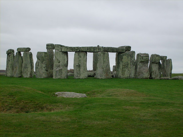 800px Stonehenge from the northeast  10    