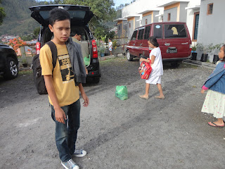 Bergegas Mau Jalan-Jalan Bergegas Mau Jalan-Jalan