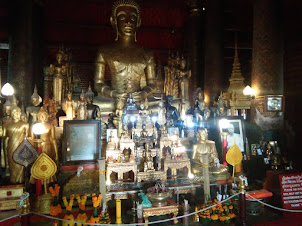 Interior view of "Watmaysouvanhnaphoumaran (Wat Mai)" monastery,