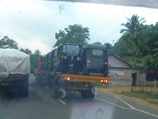 rouler sous la pluie au Sri Lanka