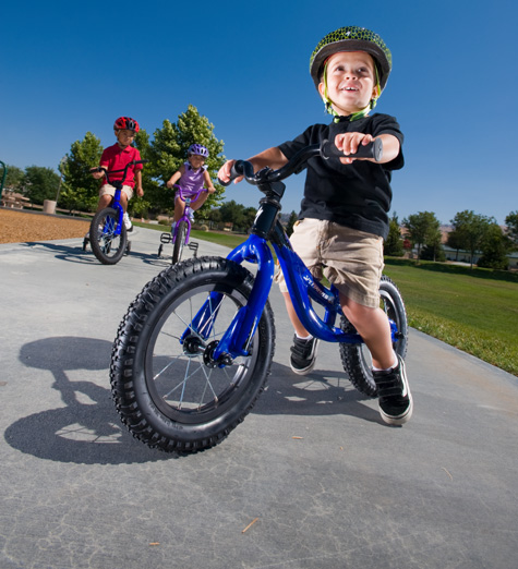 kids play bike
