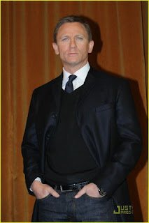 Popular Actor Daniel Craig Latest HD wallpapers 2012