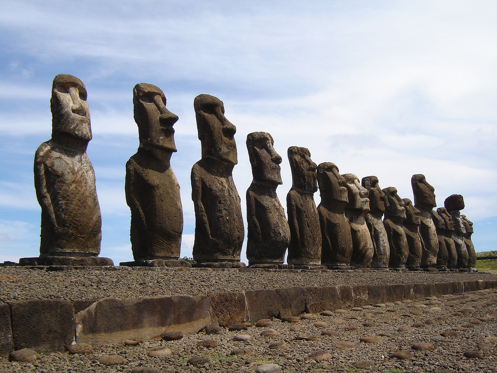 Easter-Island-Moai-Statues.jpg