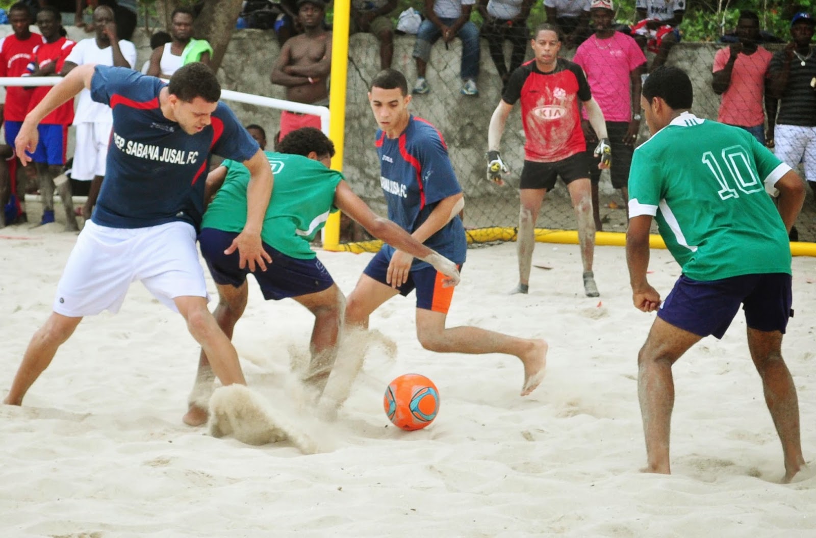  La Romana y Bávaro acompañan a Juan Dolio y Lobos en semifinales de Fútbol Playa
