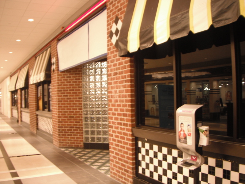 payless quakerbridge mall