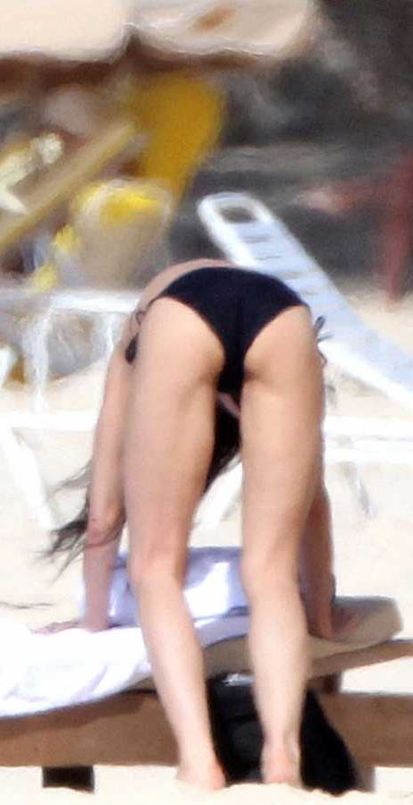Demi Moore s Hottest Bikini Ass Butt 26 Photos