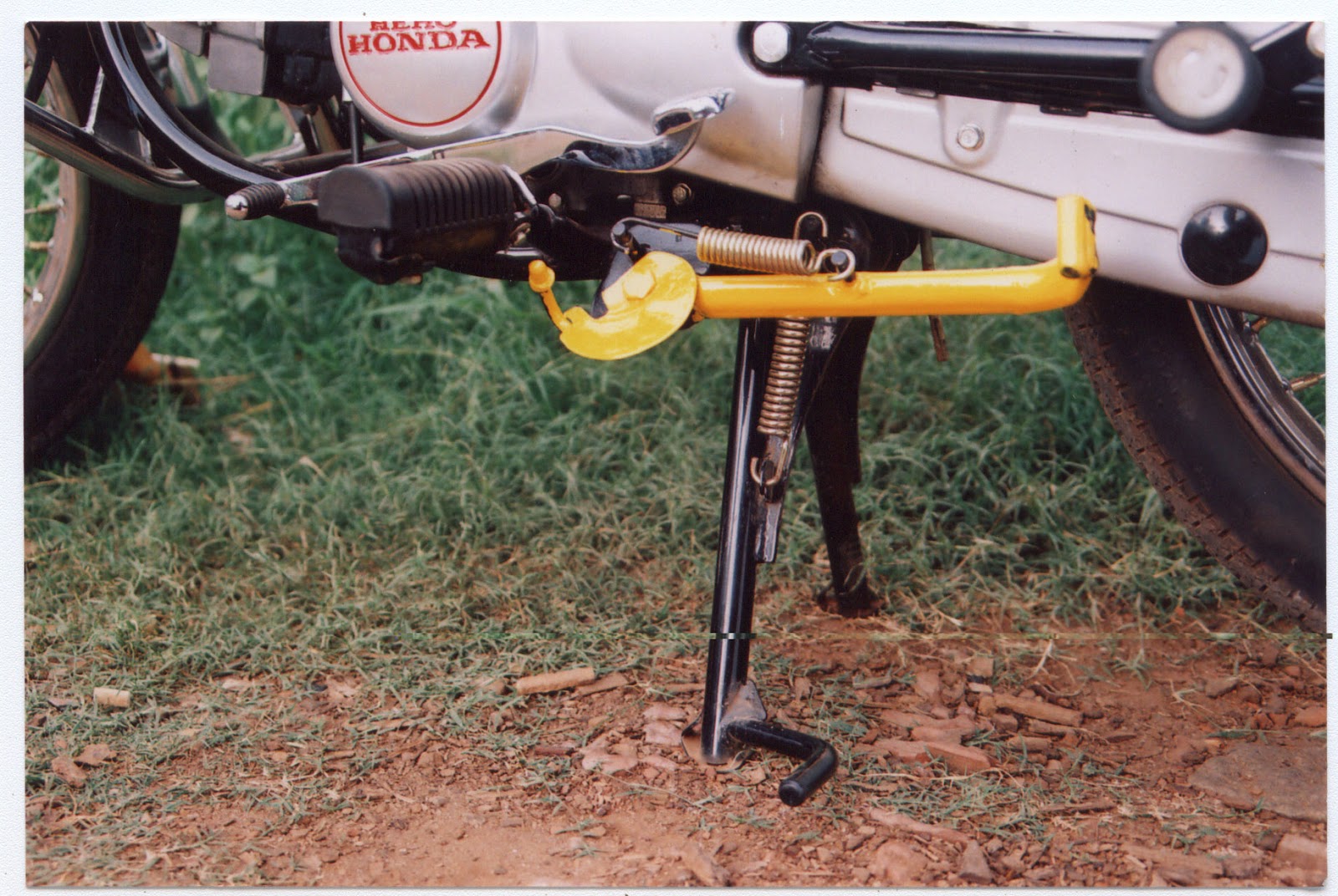 itamilaa news Two wheeler Side stand Gear lock Clip to prevent Bike accidents caused by side stands