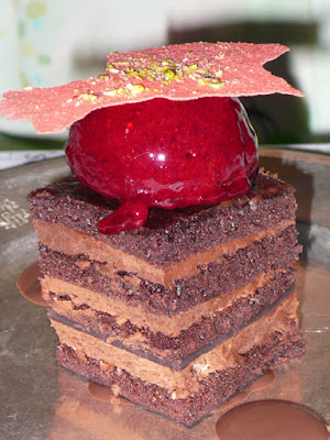 Csokoládétorta feketeribizli-fagylalttal (Gellért Söröző, Budapest)