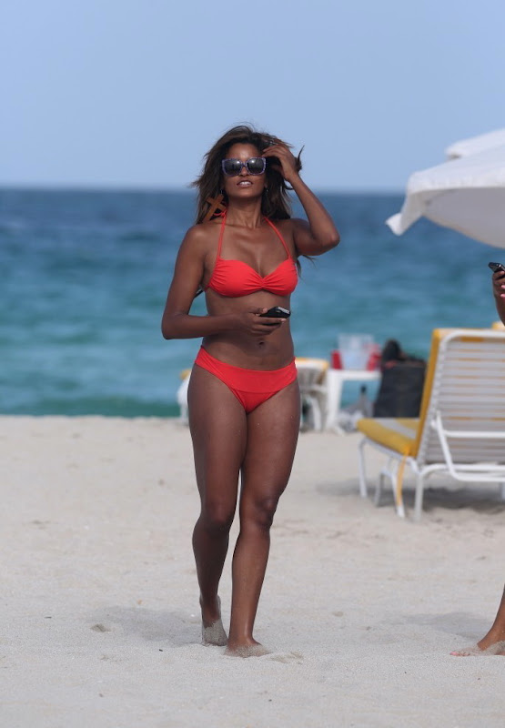 Claudia Jordan shows off her curves at Miami beach
