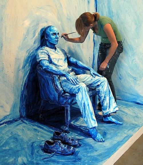 04-Blue-Print-Installation-02-Your-body-is-my-canvas-People-in-2D Paintings-Alexa-Meade-DC-Metro-www-designstack-co