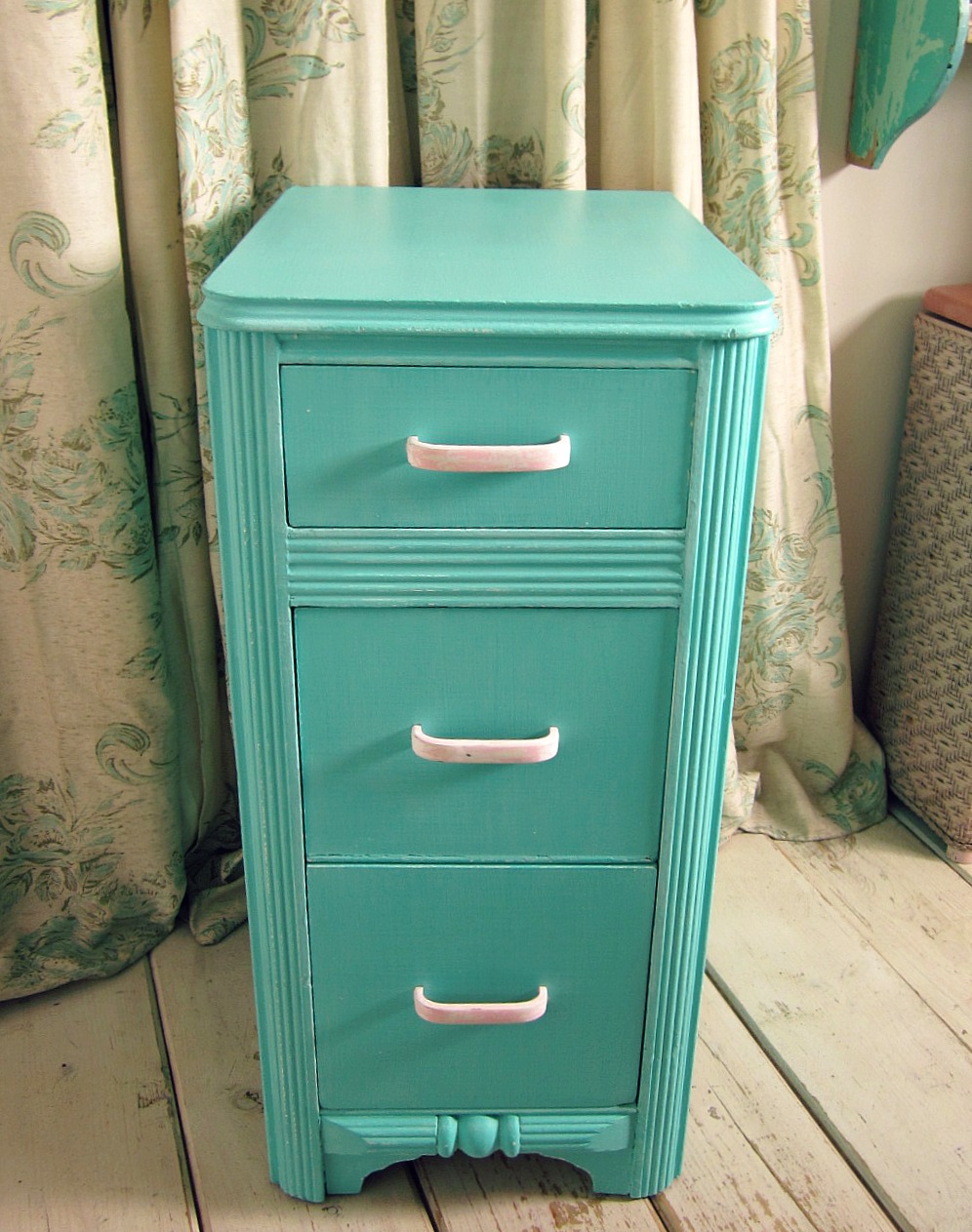 Shabby Vintage Mom Painted Night Stand Chalk Paint Project