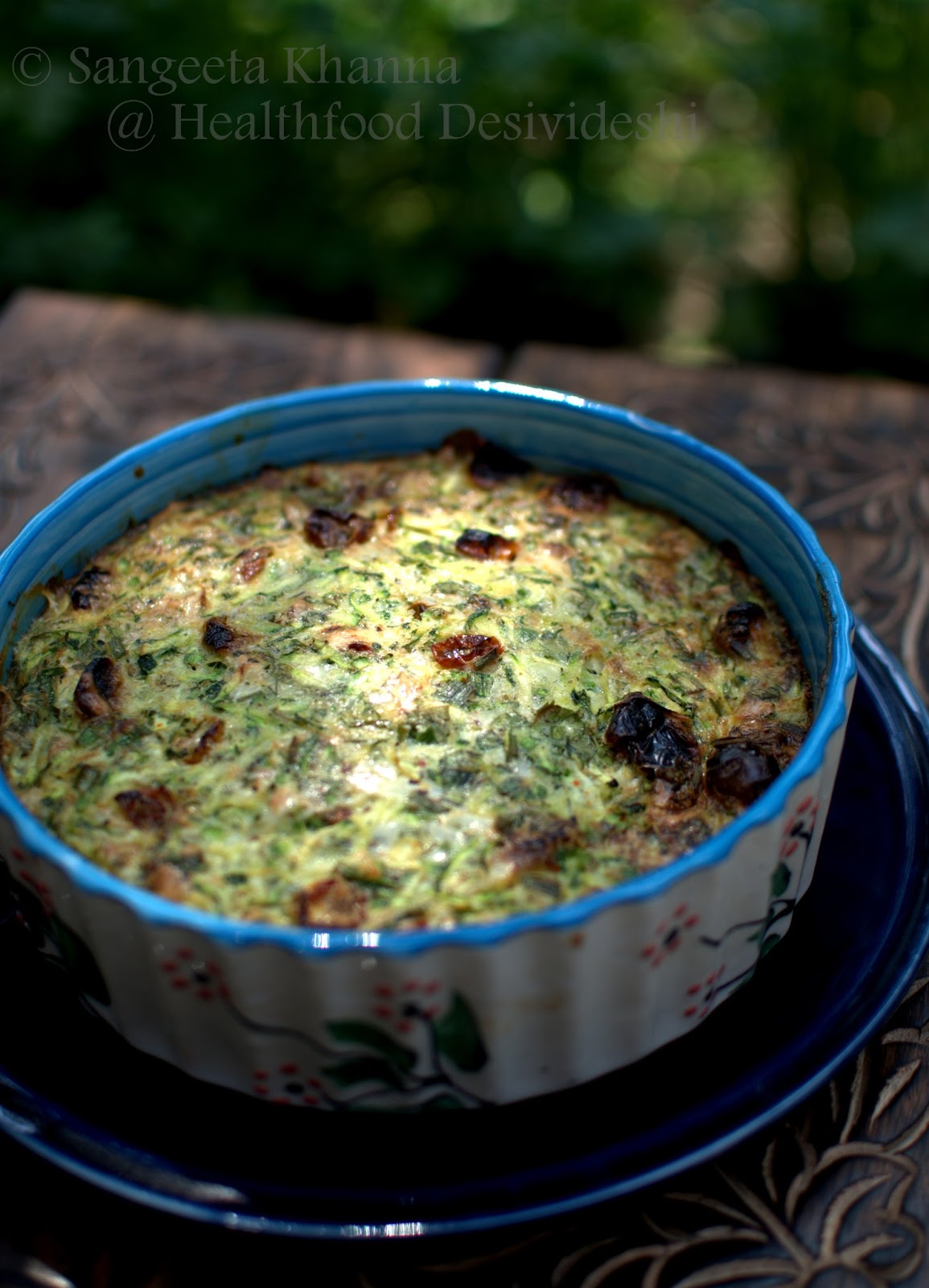 zucchini, cheese and sun dried tomatoes frittata... quick Sunday brunch