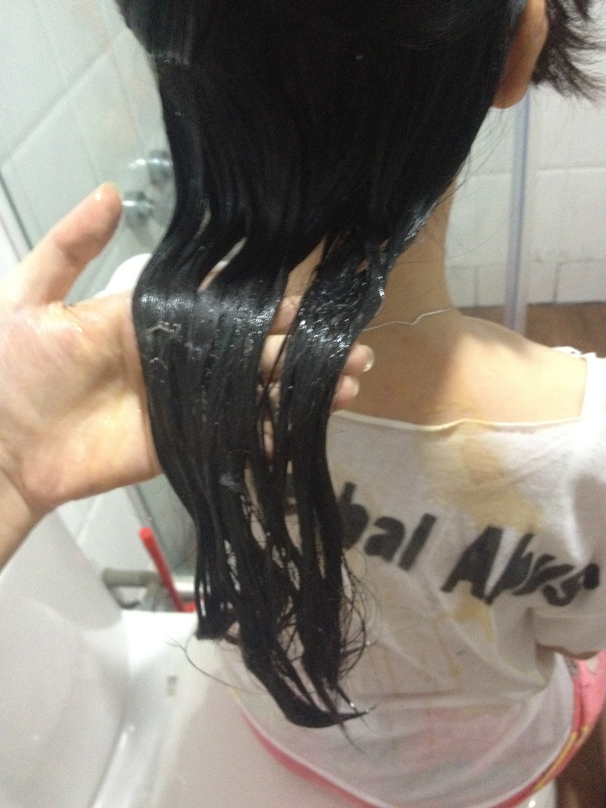 DIYbeauty Raw eggs hair treatment