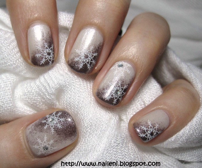 Schneeflocken Fingernägel  - Schneeflocken Nageldesign