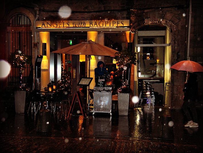 Pas grandchose Christmas Angels & Bagpipes