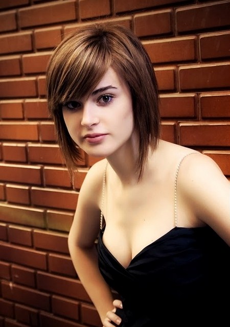 Short Hairstyles Ideas for Teenage Girls with Round Faces