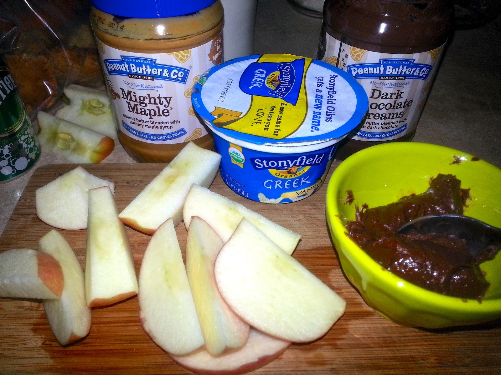 Greek Yogurt & Peanut Butter Apple Dip!