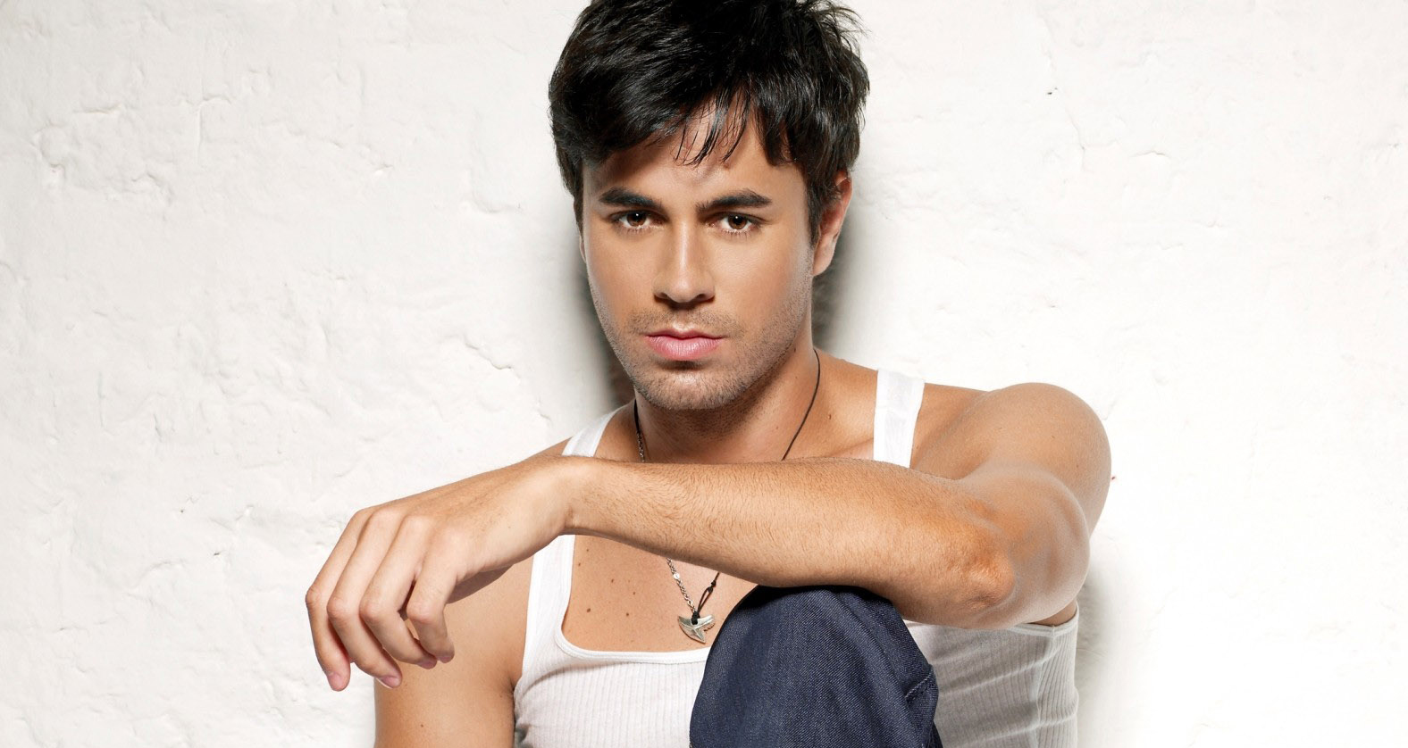 http://1.bp.blogspot.com/-thIPz3Wc-3w/TjRF62yPqBI/AAAAAAAABys/Y4UDDKBetX4/s1600/Enrique-Ayer.jpg
