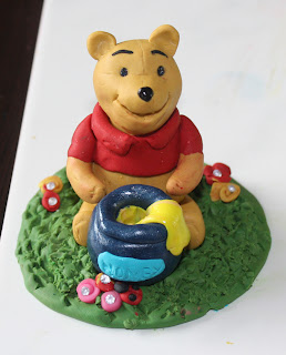 http://1.bp.blogspot.com/-tiR-VKNq0L4/T2CYwqWfeTI/AAAAAAAAASo/v9jNDclRpkk/s320/winniethepooh+14-03-1.jpg