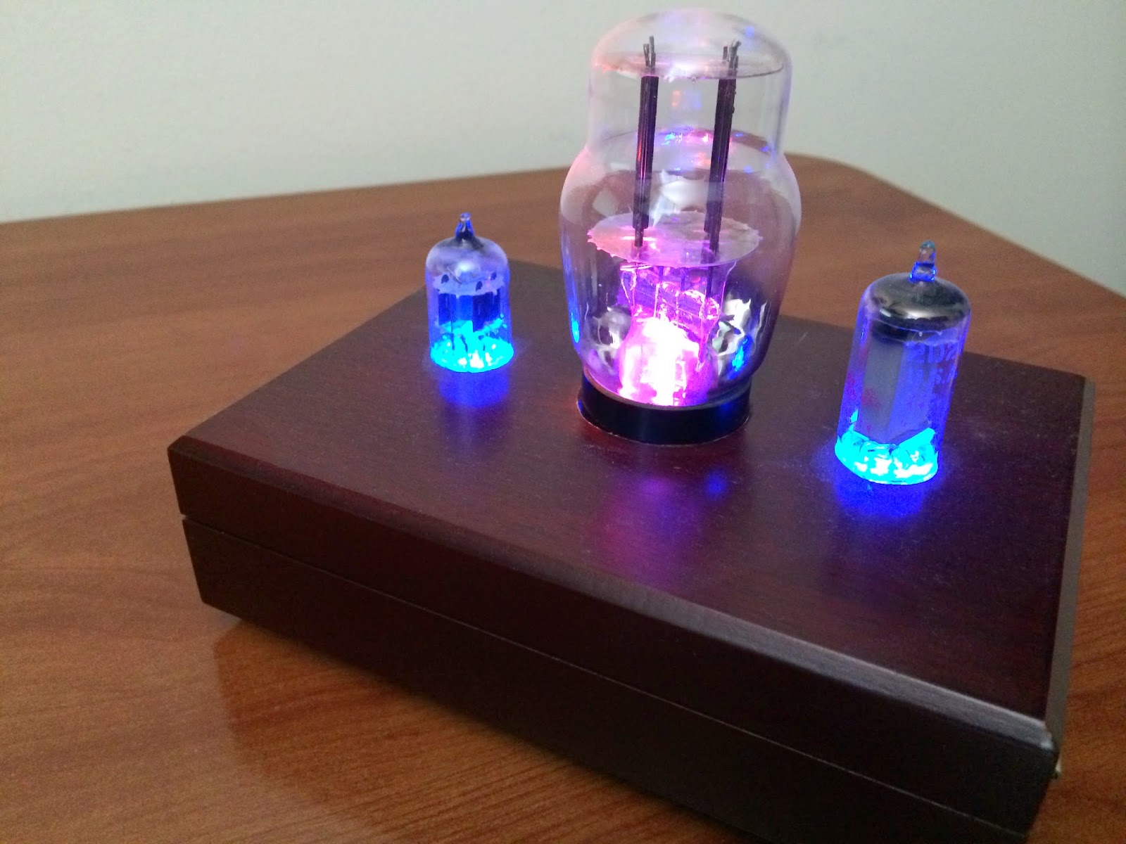 Rod's Electronics Projects Moody Tubes Vacuum tubes to set your mood!