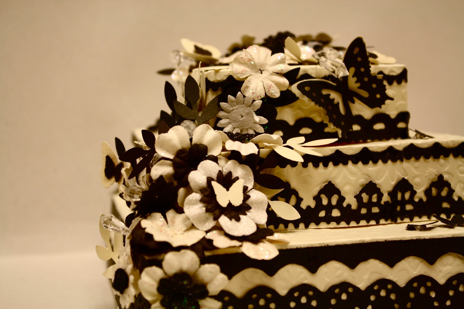 Lindy's Stamp Gang Beautiful Paper Cakes