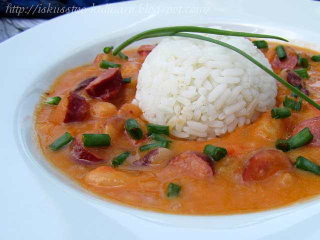 "Скачущий Джон" - горячее из фасоли с колбасками и овощами (Hoppin' John)