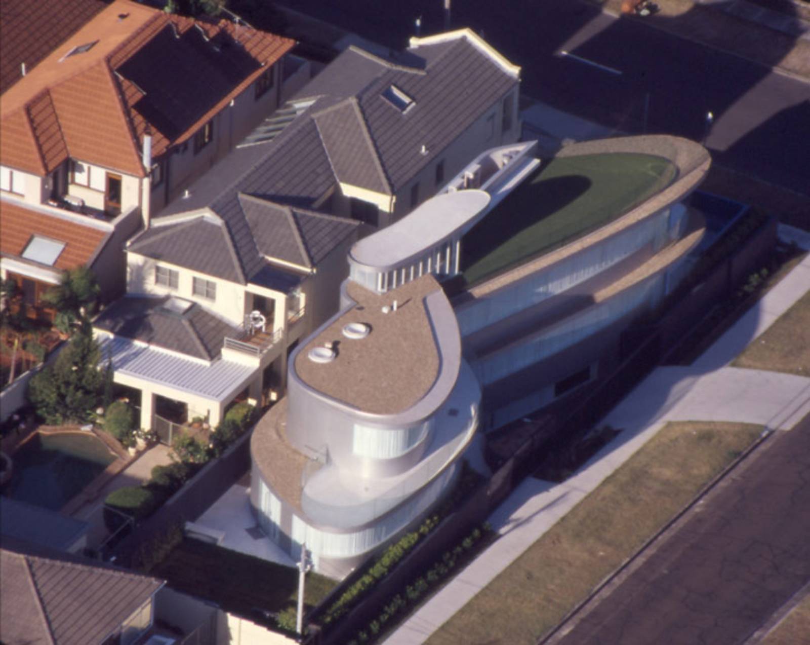 BUTTERFLY HOUSE BY LIPPMANN PARTNERSHIP aasarchitecture