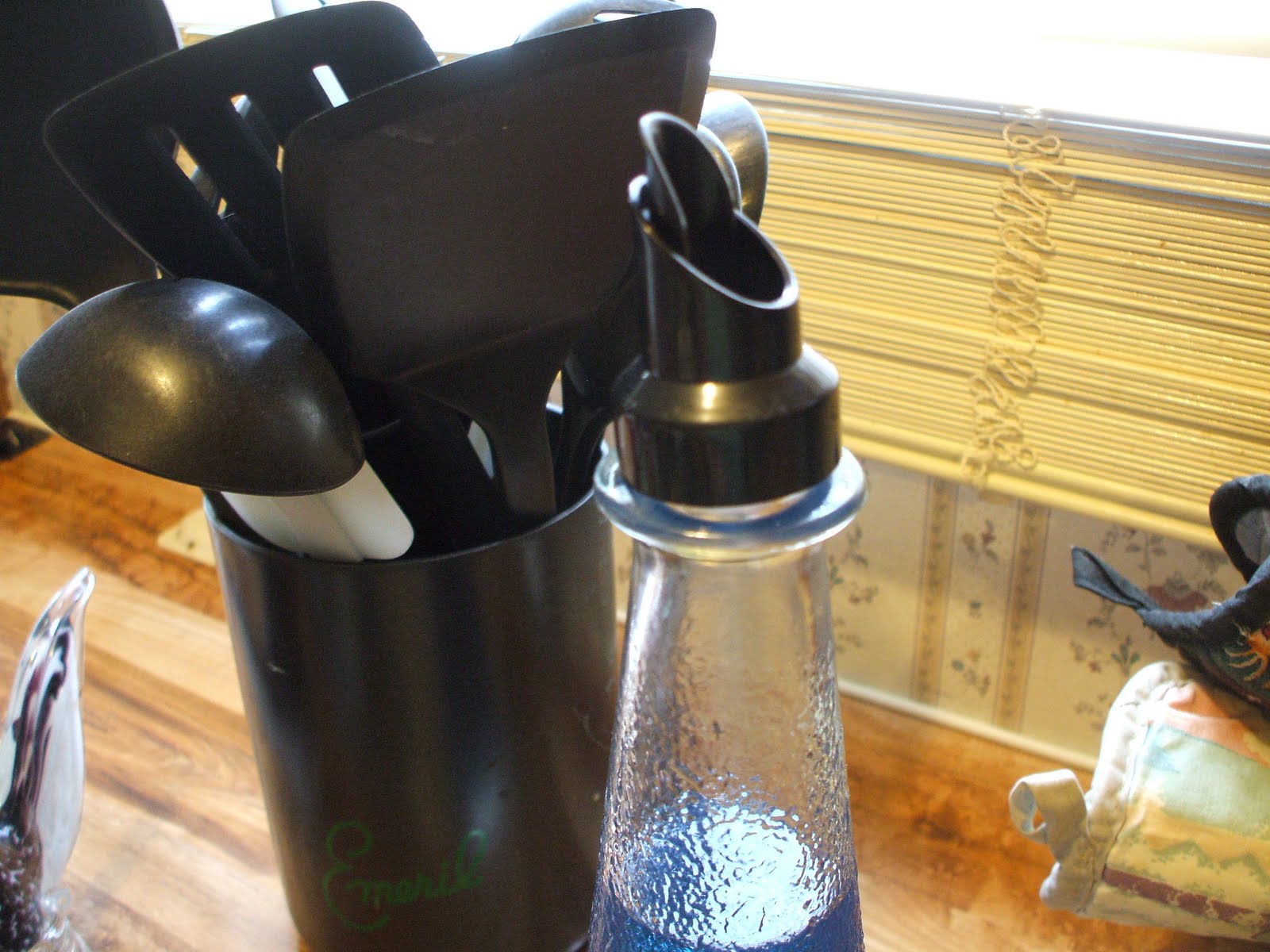 Gray Cardigan Dishwashing Liquid Container